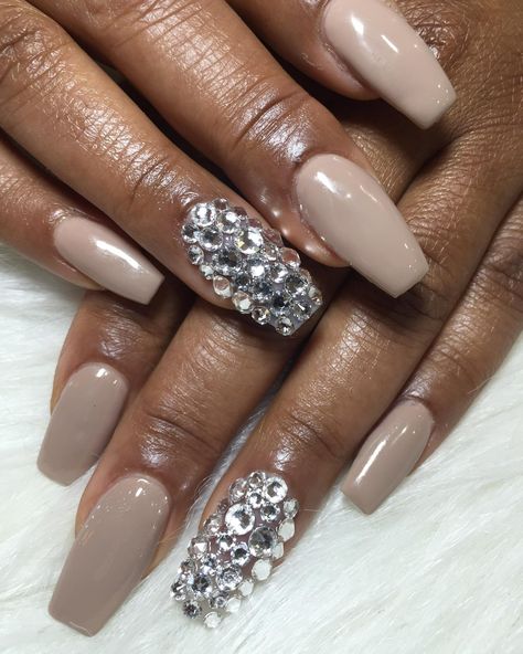 Short Oval Nails With Rhinestones, Stone Color Nails, Winter Nails With Gems, Neutral Nails Rhinestones, Short Nail Rhinestone Design, Neutral Nails With Diamonds, Nude Rhinestone Nails, Short Nude Nails With Rhinestones, Bling Neutral Nails