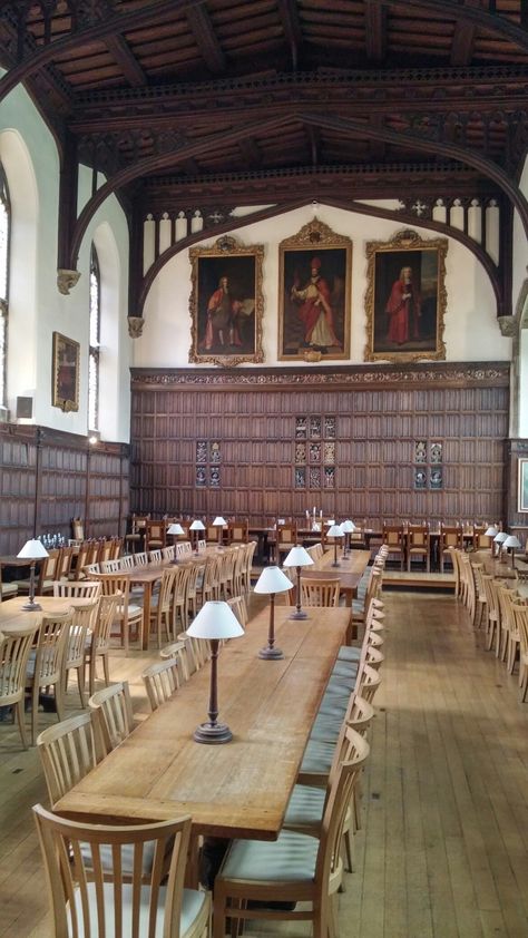 The view of the medieval dining hall at Magdalene college, Oxford. Oxford Dining Hall, Magdalene College Oxford, Oxford University Classroom, Oxford Dorm Room Aesthetic, Oxford Classroom, Medieval Dining Hall, Leanne Core, Medieval Classroom, Medieval University