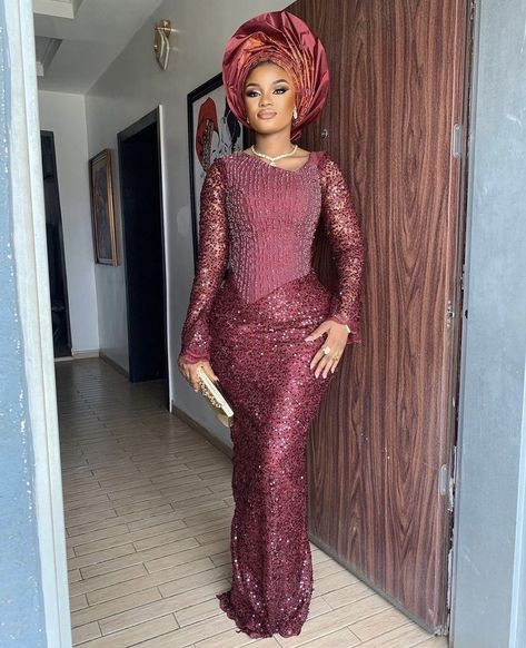 Wine Asoebi, Nigerian Asoebi, Nigerian Traditional Dresses, Asoebi Lace Styles, Women Attire, Lace Styles For Wedding, Asoebi Style, African Couture, African Party Dresses