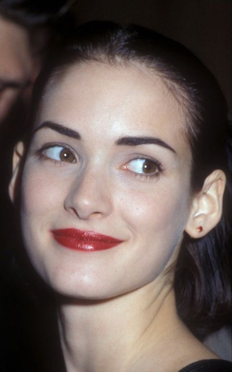 Winona Ryder Bob, Winona Ryder Young, Winona Ryder Style, 90’s Makeup, Winona Ryder 90s, Winona Forever, 90s Makeup, Winter Makeup, Winona Ryder