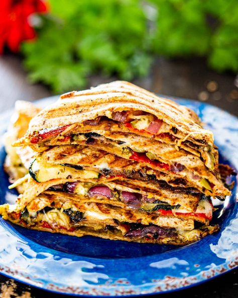 Healthy Quesadilla, Vegetarian Grilling Recipes, Vegetarian Quesadilla, Vegetarian Grilling, Vegetarian Bbq, Jo Cooks, Quesadilla Recipes, Recipe Healthy, Wrap Recipes