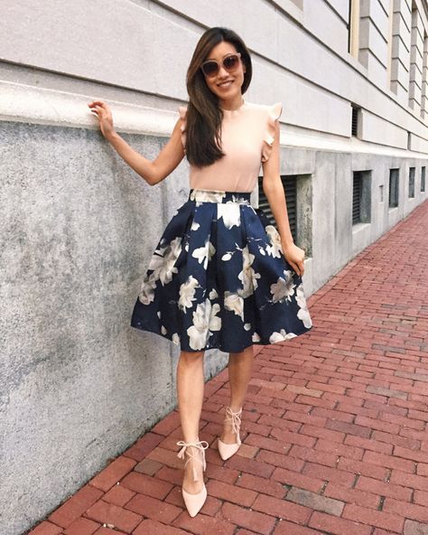 Floral Skirt Outfit Ideas, Dressy Outfit Ideas, Floral Skirt Outfit, Floral Skirt Outfits, Moda Floral, Dressy Outfit, Extra Petite, Spring Work Outfits, Peplum Tops