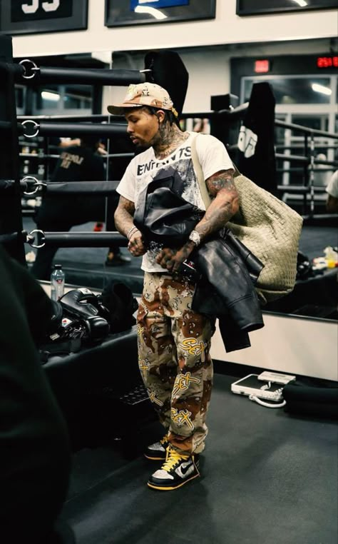 Gervonta Davis Fits, Tank Davis Outfits, Gervonta Davis Fashion, Boxing Streetwear, Tank Davis, Gervonta Davis, Fits Streetwear, Nba Outfit, Black Men Fashion Casual