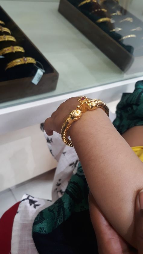 Beautiful gold kada for baby. 10grm Baby Boy Rings Gold, Kadiyam For Baby Boy, Baby Boy Gold Kada Designs, Baby Boy Bangles Gold, Baby Kada Gold, Baby Gold Bangles, Baby Jewelry Gold, Gold Kada, Baby Jewellery