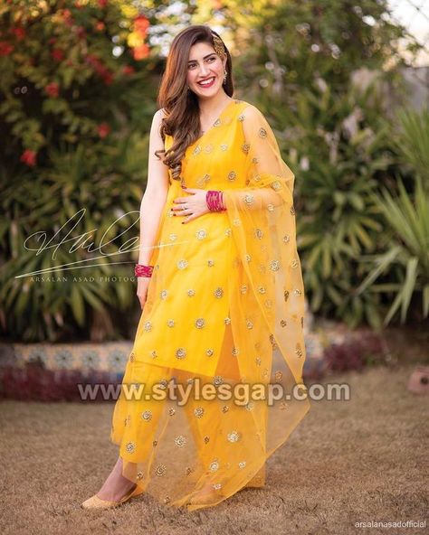 Mayoon Dresses, Mayon Dresses, Mehndi Function, Haldi Dress, Bridal Mehndi Dresses, Pengantin India, Mehndi Dress, Mehendi Outfits, Gaun Fashion