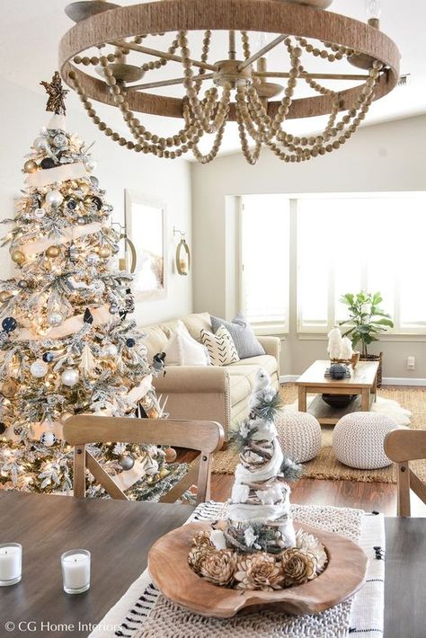 Ideas para decorar la Navidad “en modo Pinterest” - Para Ti Boho Christmas Tree Ideas, Boho Christmas Tree, Outside Fall Decor, Chic Christmas Decor, Boho Christmas Decor, Bohemian Christmas, Holiday Inspo, Industrial Design Furniture, Shabby Chic Christmas