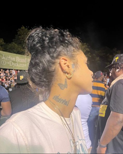 Masc Tattoos, Side Neck Tattoo, Chain Tattoo, Ear Tattoo Ideas, Masc Women, Neck Tattoos Women, Black Girls With Tattoos, Best Tattoos For Women, Tattoos For Black Skin