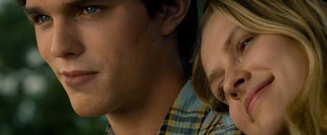 Teresa Palmer lying her head on Nicholas Hoults shoulder, Warm Bodies. Warm Bodies, Teresa Palmer, Nicholas Hoult, Big Screen, Movie Scenes, Soccer Players, Ever After, Celebrity Crush, Real Life