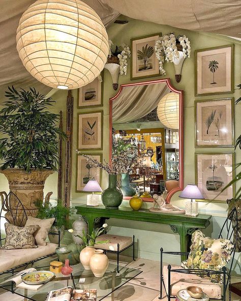 Shades of Oliver Messel in @patrickmele uber chic tropical vignette at @averyanddash #tropicalchic #mixitup #oldandnew #greenistheword Oliver Messel, Hall Kitchen, Prime Colors, Living Room Decor Inspiration, Beautiful Rooms, Tropical Houses, World Of Color, Garden Room, Cottage Garden