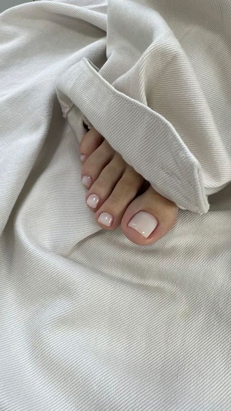 Nails Foot Design, French Toes Pedicure, Foot Nails Color, Winter Toes, French Manicure Toes, Foot Nail Art, Hottest Summer Nails, Nail Sunny, Nails Feet