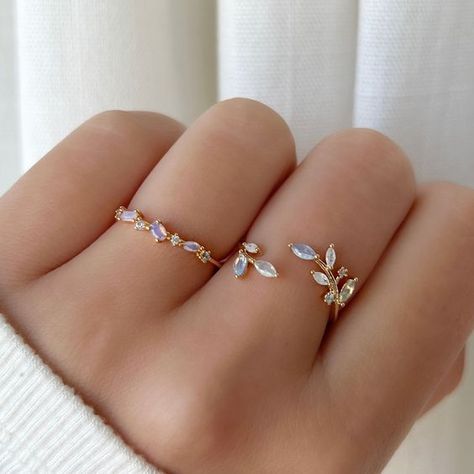 Pretty Dainty Rings, Rose Gold Jewelry Aesthetic, Korean Rings, Simplistic Jewelry, Pretty Jewelry Necklaces, Earthy Jewelry, Colored Stone Rings, Future Engagement Rings, Fancy Rings