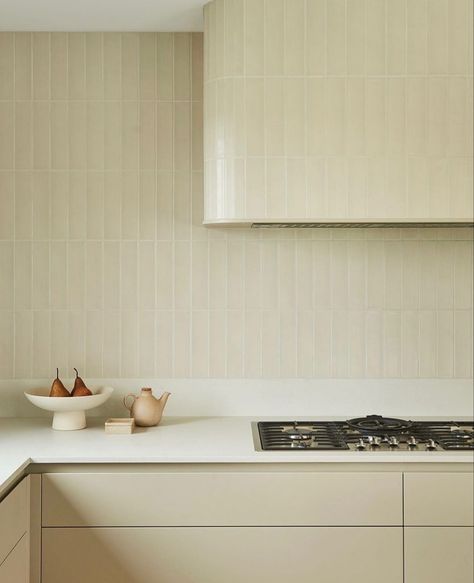 Timber Feature Wall, Kitchen Minimal, Unit Kitchen, Kitchen Splashback Tiles, Tile Splashback, Tile Cladding, Splashback Tiles, Small Apartment Design, Mosaic Backsplash