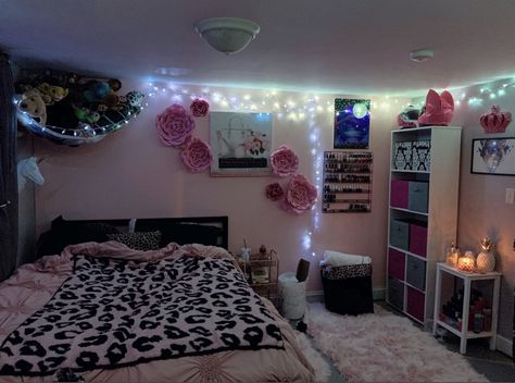 Girls Room Diy, Pink Rooms, Pink Bedroom Ideas, Pink Bedrooms, Pink Bedroom, Pink Room, Teen Room, Body Skin Care Routine, Room Ideas Bedroom