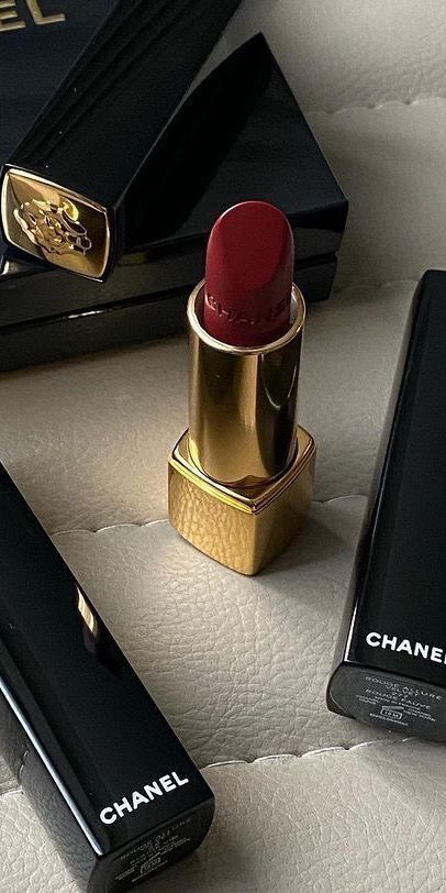 Chanel Items, Lana Myers, Chanel Products, Patchouli Perfume, Boujee Aesthetic, Twisted Series, Chanel Beauty, Luxury Makeup, Makeup Forever