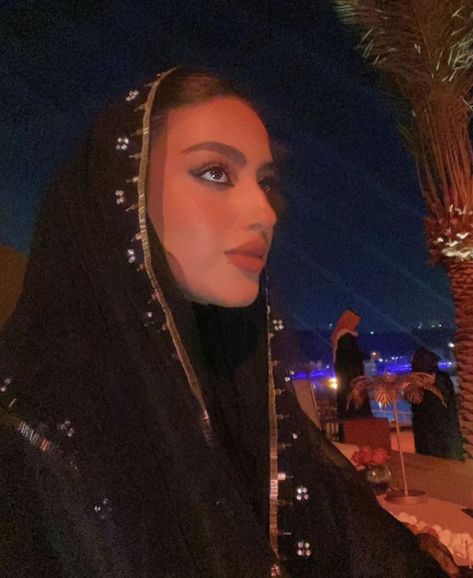 Arab Girl, Saudi Arabia Culture, National Clothes, Arabian Women, Elegant Outfit Classy, Arabian Beauty, Girl Lifestyle, Belle Beauty, Rich Girl Lifestyle