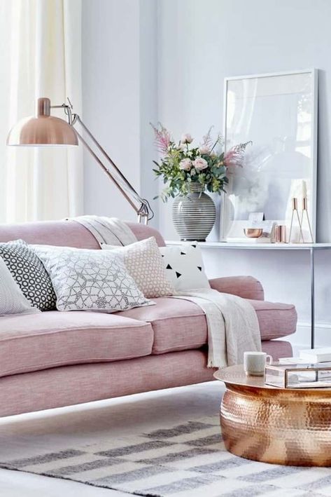 Turn Your Home Into a Candy House With Pastel Colors Rosa Sofa, Feminine Living Room, Monochrome Living Room, Pink Living Room Decor, Pink Couch, Deco Rose, Pink Sofa, Pink Living Room, Gold Home Decor