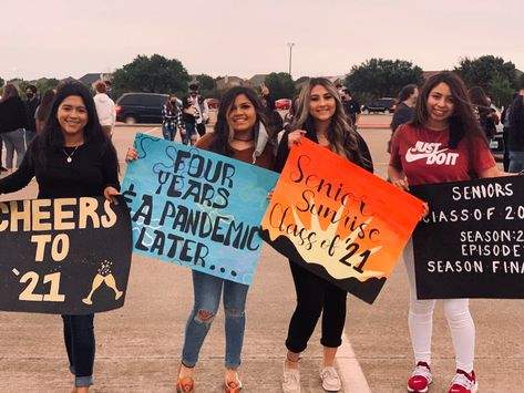 Senior Sunset Posters, Senior Sunrise Ideas, Senior Year Diy, School Spirit Posters, Senior Year Things, Senior Posters, Senior Year Fun, School Spirit Week, Cheer Posters