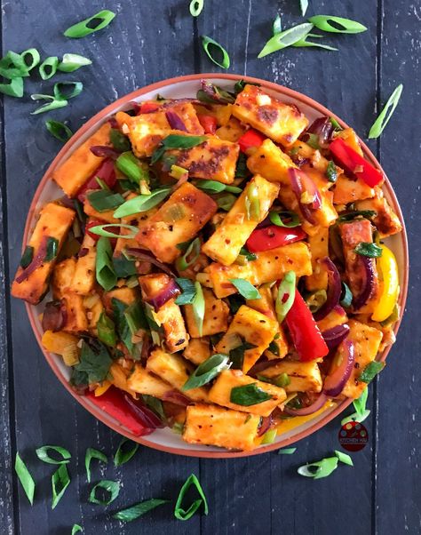 Paneer chili garlic stir fry Paneer Stir Fry, Garlic Stir Fry, Rajasthani Thali, Tofu Chili, Thai Coconut Chicken Soup, Quick Appetizer, Fusion Recipes, Veg Restaurant, Vegetable Noodles