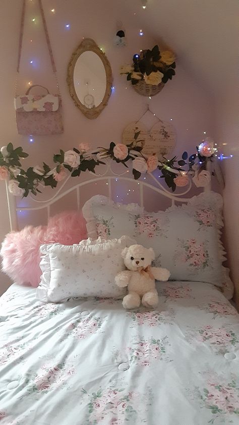 Coquette girly cute room decor Coquette Room Aesthetic Pink, Balletcore Aesthetic Room, Dollete Room Aesthetic, Coquette Dorm Room Ideas, Pink Room Coquette, Pink Coquette Bedroom Aesthetic, Pretty Room Decorations, Couqutte Aesthetic Bedroom, Dollette Room Decor