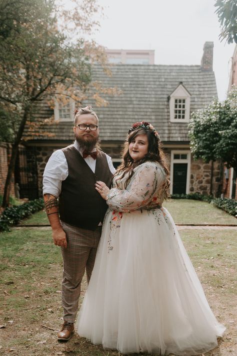 Fat Bride Dress, Plus Size Wedding Couple Photos, Plus Size Wedding Couple, Plus Size Groom Attire Men, Fat Wedding Dress, Plus Size Groom Attire, Plus Size Wedding Photos, Plus Size Groom, Pinup Wedding