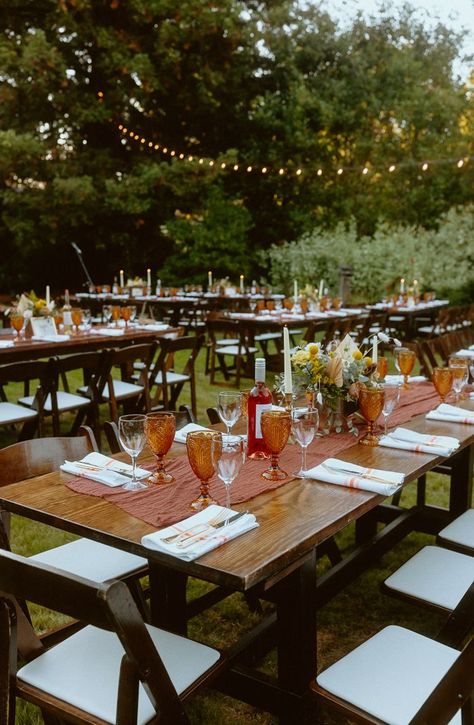 Bohemian inspired backyard wedding reception tablescape l Image by Carmelisse Photography Late Summer Weddings Outdoor, Garden Wedding Backyard, Outdoor Small Wedding Reception, Backyard Wedding 80 People, Wedding Color Palette Late Summer, Backyard Barbecue Wedding, Backyard Wedding Place Settings, Backyard Wedding Must Haves, Pretty Backyard Wedding