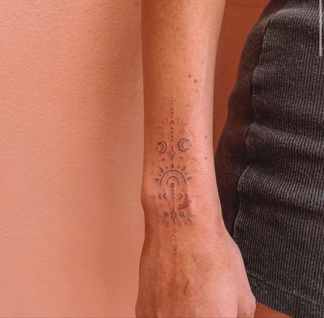 Ornamental Tattoos, Bohemian Tattoo, Hippie Tattoo, On Tattoo, Classy Tattoos, Hippie Flowers, Top Tattoos, Daycare Crafts, Fine Line Tattoos