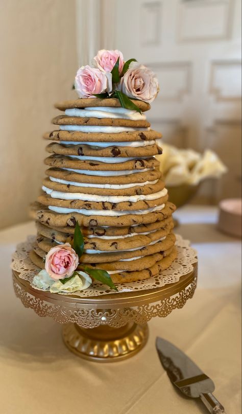 Cookie Cake Stacked, Cookie Tiered Cake, Two Tier Cake With Cupcakes, Stacked Cookie Cake Wedding, Cookie Cake Tiered, Waffle Wedding Cake, Wedding Themed Desserts, Cookie Tiered Display, Layered Cookie Cake Wedding