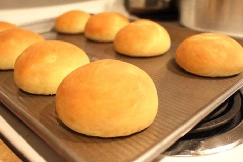 Stop buying hamburger buns and start making homemade hamburger buns with this easy recipe! Learn how to freeze leftover hamburger buns for later too! This recipe uses einkorn flour or any wheat! Adventure Bread, Milling Flour, Almond Flour Bread Recipes, Einkorn Bread, Grains Recipes, Hamburger Bun Recipe, Homemade Hamburger Buns, Einkorn Recipes, Almond Flour Bread