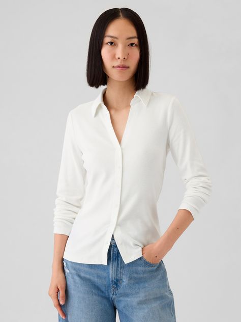 Supersoft, stretchy cotton-modal blend cardigan shirt.  Point collar, V-neck.  Long sleeves.  Button front.  This product was made in a factory that runs the Gap Inc.  P. A. C. E.  Personal Advancement & Career Enhancement) program.  P. A. C. E.  is our educational program that helps the women who make our clothes build the skills, knowledge, confidence & resilience needed to advance in work & life.  Learn more here Fit: Close to the body.  Hits at the hip.  Models wearing Gap Everyday Casual Outfits, Fall Winter Wardrobe, Wardrobe Inspiration, Cardigan Shirt, Fall Clothes, Work Life, Fashion 2020, The Gap, Business Fashion