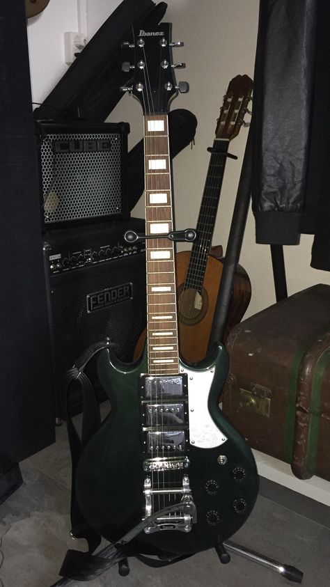 Dark Green Electric Guitar Aesthetic, Dark Green Guitar Aesthetic, Dark Green Electric Guitar, Dark Green Guitar, Bigsby Guitar, Tru Love, Ibanez Guitars, Green Electric, Guitar Obsession