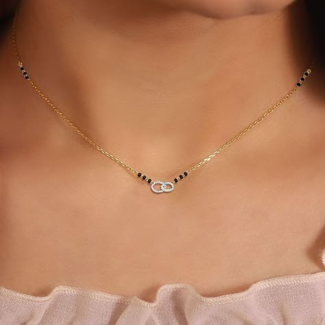 Trending Mangalsutra Designs, Daily Wear Gold Mangalsutra Designs, Trending Jewellery, Mangalsutra Chain, Mangalsutra Design, Delicate Gold Jewelry, Neck Pieces Jewelry, Black Beads Mangalsutra Design, Diamond Mangalsutra