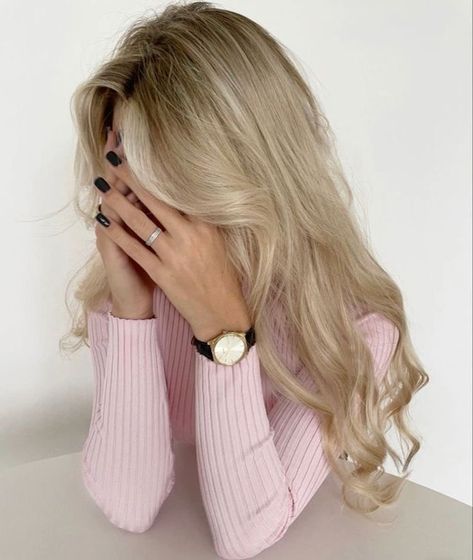 Shoulder Acne, Look Rose, Dark Roots Blonde Hair, Ash Blonde Hair, Blonde Hair Inspiration, Blonde Hair Looks, Long Blonde, Long Blonde Hair, Hair Inspo Color