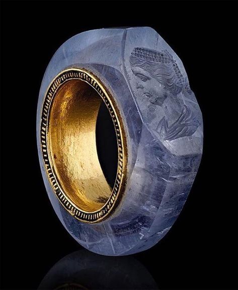 A Ring That Possibly Belonged To Caligula Could Be Around 2,000 Years Old Roman Jewelry, Ancient Jewellery, Plant Jewelry, Floral Accessories Hair, Ancient Jewelry, Ancient Artifacts, Manado, Stunning Jewellery, Blue Rings