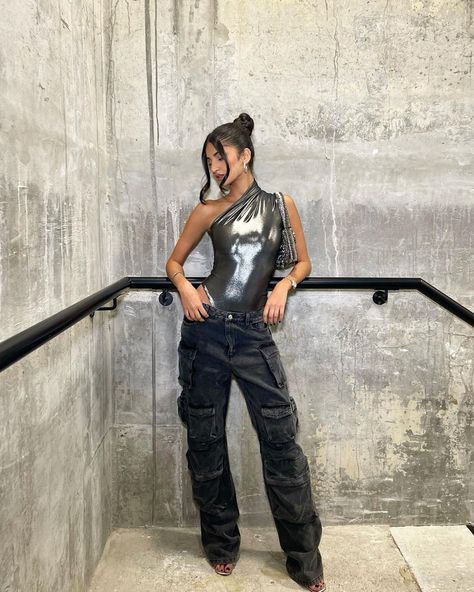 The Weeknd Concert Outfit, Rap Concert Outfit, Beyonce Concert Outfit, Travis Scott Concert, Elegant Streetwear, Drake Concert, Rap Concert, One Shoulder Bodysuit, Look Festival