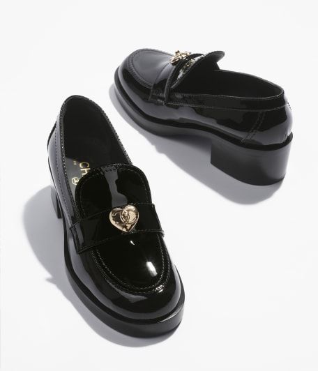 CHANEL - Loafers Patent Calfskin & Metal, Black - G39697X5682894305 - Shoes Chanel Loafers, Chanel 2023, Moda Chanel, Moccasin Shoes, Dr Shoes, Mode Chanel, Chanel Store, Chanel Casual, Moccasins Shoes