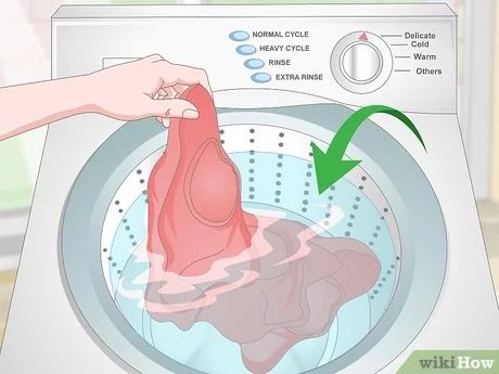 3 Ways to Set Colors in Clothes - wikiHow Vinegar Rinse, Fashion Over Fifty, Colorful Clothing, Baby Feeding Schedule, Salt Wash, Table Salt, Diy Clothes Life Hacks, Clean Cotton, White Towels