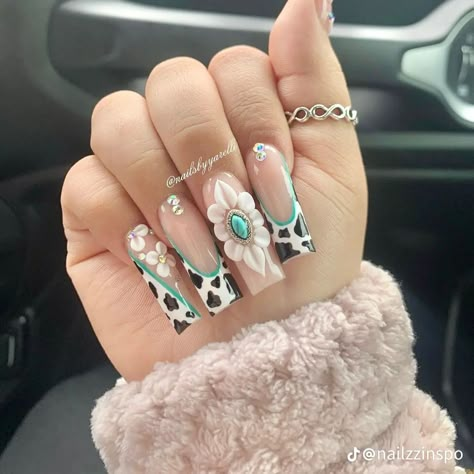 Vaquero Nails, Vaquita Nails, Vaquera Nails, Country Concert Nails Ideas, Charro Nails, Western Style Nails, Country Acrylic Nails, Cow Print Nails, Cowboy Nails