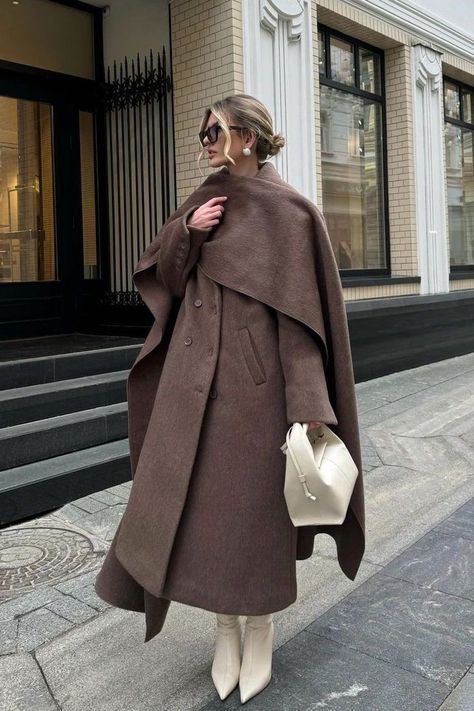 Latina Outfits, Elegant Scarves, Winter Chic, Looks Party, Women Overcoat, Outfit Look, Outfits Winter, Mode Inspo, Casual Dinner Outfit