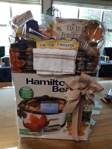 Crock Pot Gift Basket, Crockpot Baskets Gift Ideas, Alcohol Auction Basket Ideas, Office Raffle Basket Ideas, Christmas Silent Auction Basket Ideas, Crockpot Raffle Basket Ideas, Large Raffle Basket Ideas, Raffle Prizes For Adults, Bingo Basket Ideas