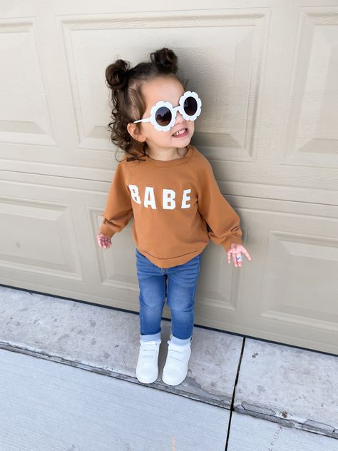 Toddler fall style toddler girl style pullover sweater Toddler Girl Spring Outfits, Toddler Winter Outfits Girl, Toddler Streetwear, Lacy Outfits, Toddler Girl Clothes Winter, Trendy Toddler Girl Clothes, Toddler Girl Outfits Spring, Toddler Fall Fashion, Toddler Fall Outfits Girl