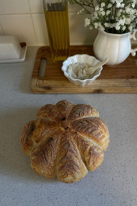 Pumpkin shaped sourdough bread. How to make pumpkin shaped homemade bread. Homemade bread. Pumpkin shaped bread with twine. Pumpkin Shaped Sourdough, Pumpkin Shaped Bread, How To Bake Bread, Bread Design, Bread Pumpkin, Shaped Bread, Seasonal Baking, Sourdough Loaf, Pumpkin Loaf