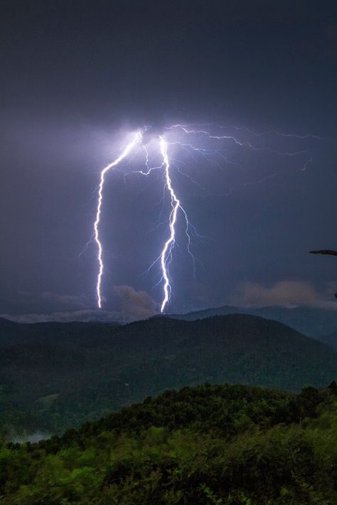 Stormy Clouds, Lighting Storms, Rain And Thunderstorms, Mountains Aesthetic, Rain Art, Blue Lightning, Summer Storm, Forest Mountain, Stormy Night