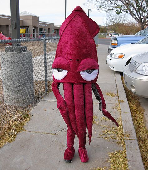 So this is some kind of creatively awesome. Squid costume by BWJones, via Flickr Squid Costume, Bryan Jones, Octopus Costume, Sea Costume, Fish Costume, Red Costume, Diy Kostüm, Mermaid Costume, Halloween Kostüm