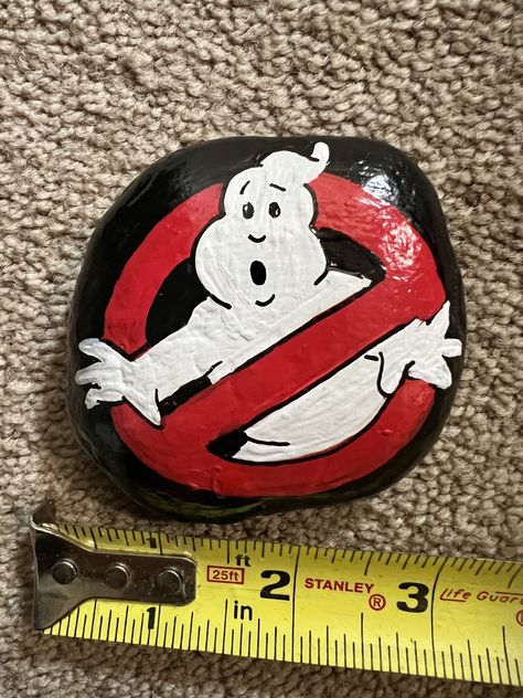 Horror Movie Rock Painting, Disney Rock Painting Ideas Easy, Rock Painting Cartoon Characters, Minecraft Painted Rocks, Cartoon Painted Rocks, Star Wars Painted Rocks, Disney Painted Rocks, Disney Rock Painting Ideas, Cute Rock Painting Ideas Easy