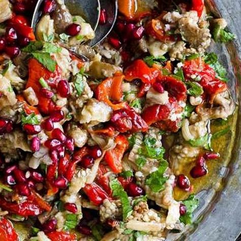 Best ever Middle Eastern mezze recipes Mezze Recipes, Meze Recipes, Meze Platter, Veggie Salad Recipes, Middle East Recipes, Middle Eastern Dishes, Easy Veggie, Eastern Cuisine, Lebanese Recipes