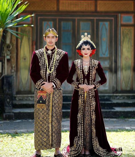 Nikah Adat Jawa, Adat Jawa, Wedding Instagram, Wedding Portrait Poses, Ethnic Wedding, Traditional Bride, Evening Dresses For Weddings, Wedding Organization, Portrait Poses