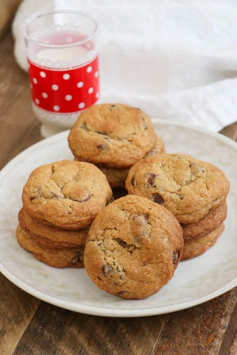 Soft Chewy Chocolate Chip Cookies, Easy Homemade Cookies, A Glass Of Milk, Grandma's Kitchen, Chocolate Chip Cookie Bars, Peanut Butter Desserts, Gourmet Desserts, Chewy Chocolate Chip, Chewy Chocolate Chip Cookies