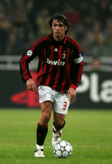 Alessandro Nesta, Free Fire Hip Hop Bundle Photo, Milan Football, Alessandro Del Piero, Paolo Maldini, Football Illustration, Retro Football Shirts, Best Football Players, Football Images