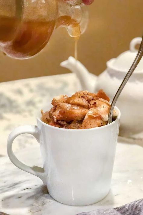 Bread Pudding In A Mug, Pudding In A Mug, Easy Bread Pudding, Quick And Easy Comfort Food, Cool Whip Cookies, Easy Mug Cake, Bread Pudding Easy, Mug Cake Recipe, Chocolate Lasagna