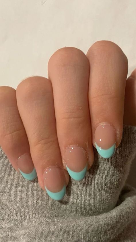 Light Blue Tip Nails French Manicures, Short Nail Extensions Designs, Simple Summer French Tip Nails, Nails For Basketball Players, Short Almond French Tip Nail Design, Nails For Beach Vacation Simple, Short Round Nails French Tip, Short Oval Nails French Tip, Short Nails Vacation